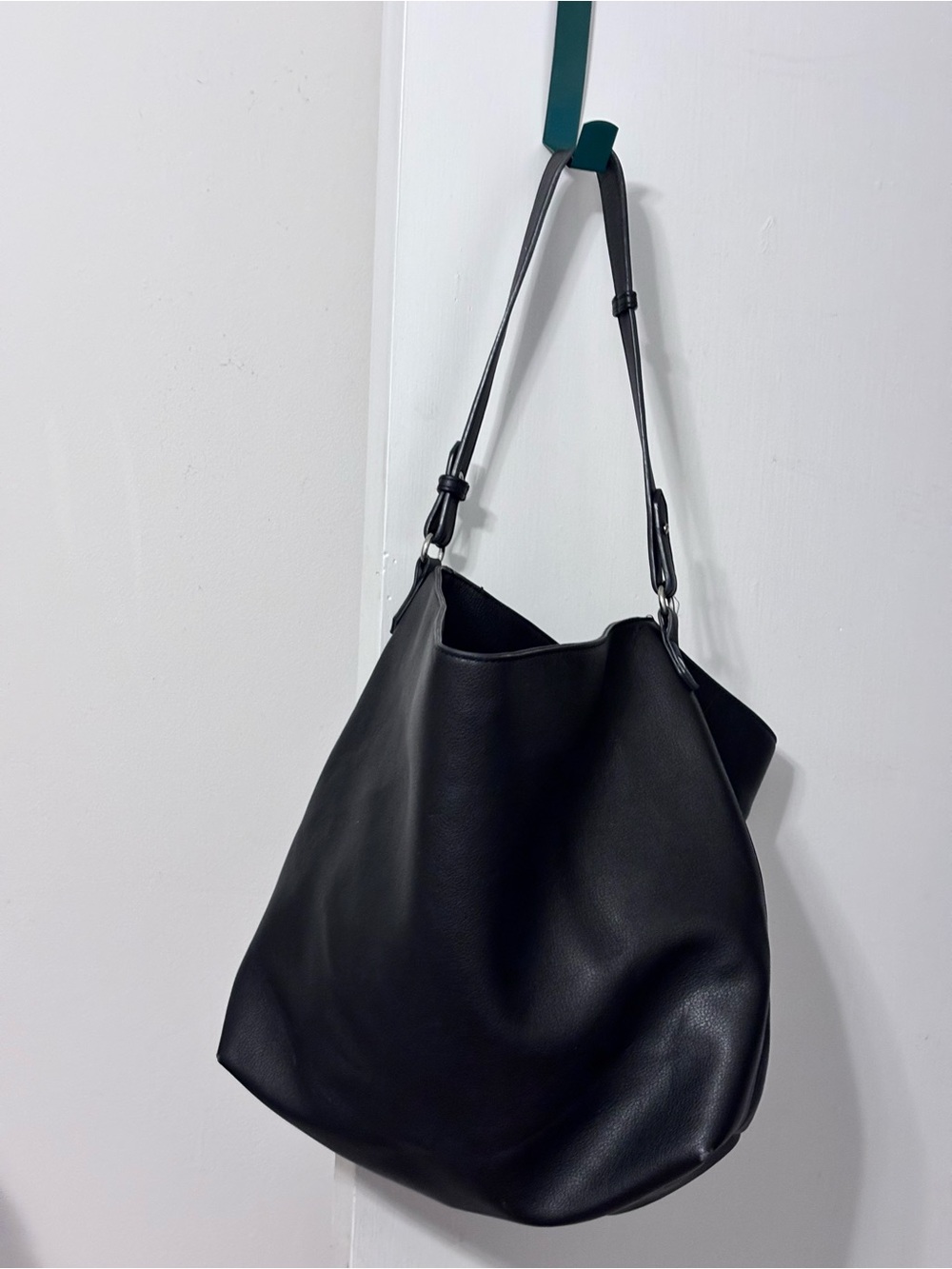 Women’s Black Hobo handbag.